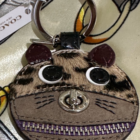 Coach Leather & Suede Patch Cat Leopard Zipper Fob - Picture 4 of 11